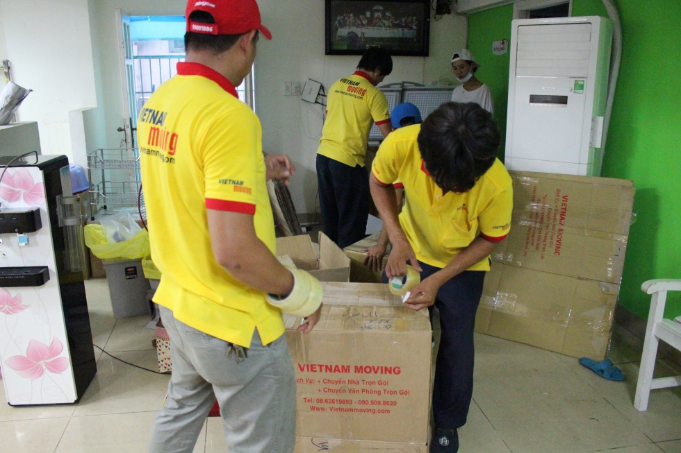 Đội ngũ nhân viên cung cấp dịch vụ chuyển văn phòng trọn gói giá rẻ tại Vietnam Moving